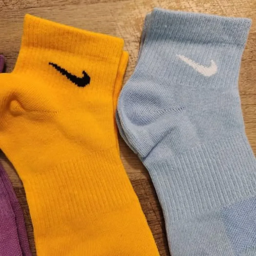 Nike Dri Fit NWOT Medium Unisex 3 Pair